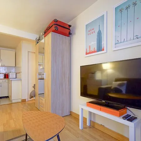 Beautiful Bright Studio Close To Monceau Park Διαμέρισμα Παρίσι